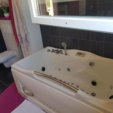 Avec Piscine Et Jardin à 10 Minutes De La Hébergement de vacances