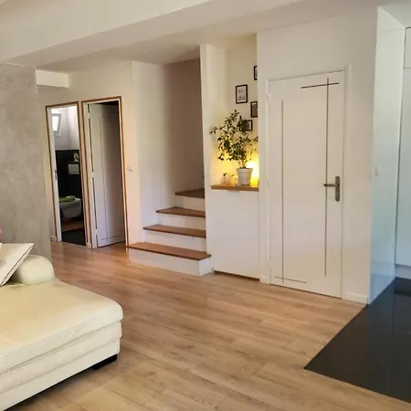 Avec Piscine Et Jardin à 10 Minutes De La *