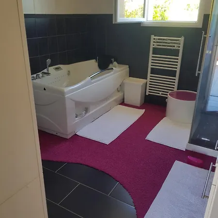 Familiale Spacieuse Avec Piscine Et Climatisation A 10 Minutes Des Plages Tatil Evi