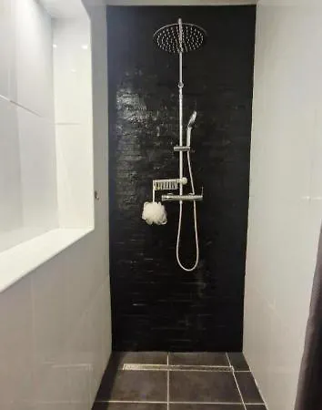 Avec Piscine Et Jardin à 10 Minutes De La *